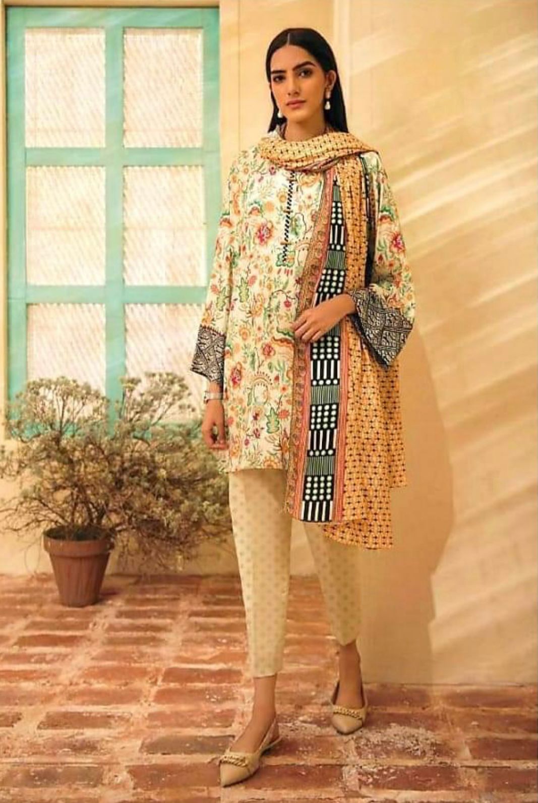 3 PC unstitched Printed Lawn Shirt & Trouser Printed Voile Dupatta